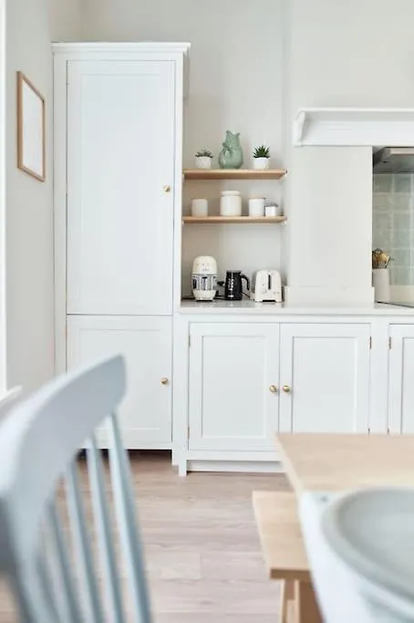Feriehus Cute Beach House - 4 Mins Walk Bournemouth